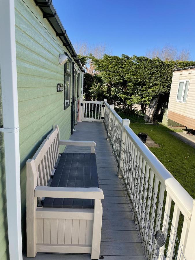 6 Berth Pet Friendly Caravan On Sandy Glade Berrow Екстер'єр фото