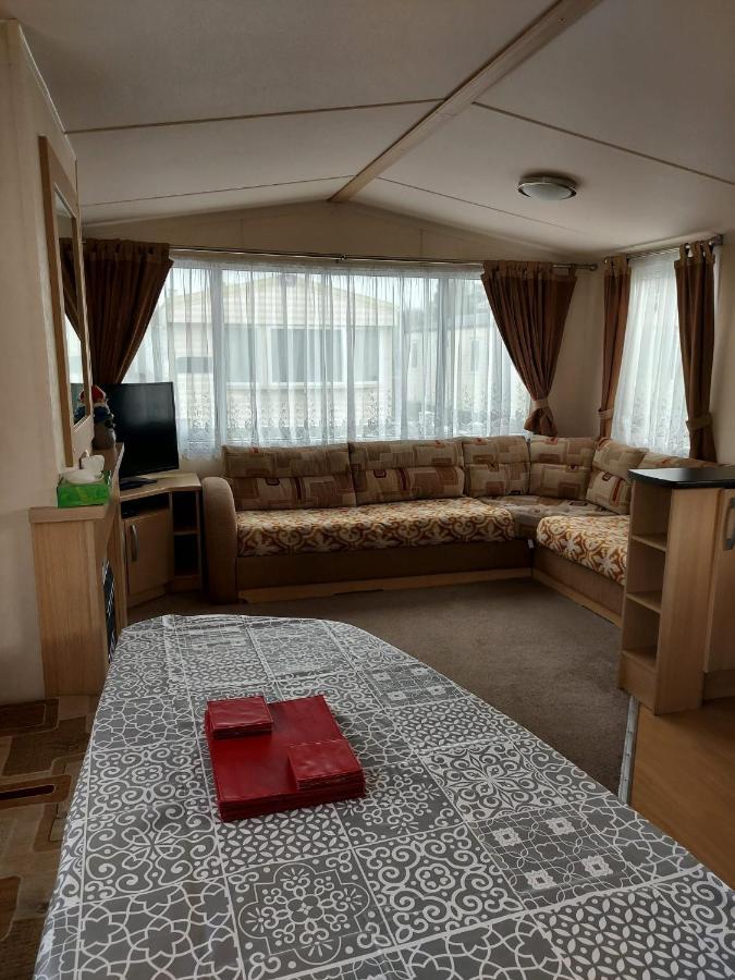 6 Berth Pet Friendly Caravan On Sandy Glade Berrow Екстер'єр фото