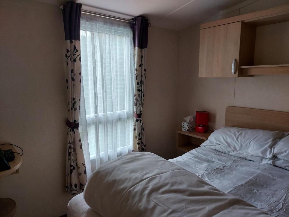 6 Berth Pet Friendly Caravan On Sandy Glade Berrow Екстер'єр фото